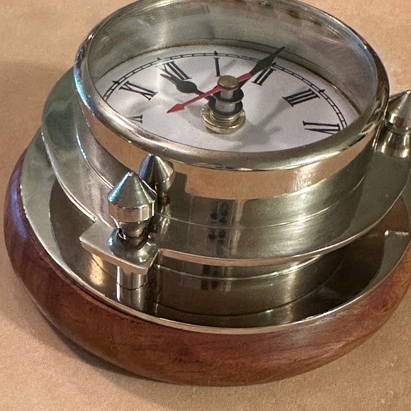 Nautical Port Hole Clock - Picture 3 of 6